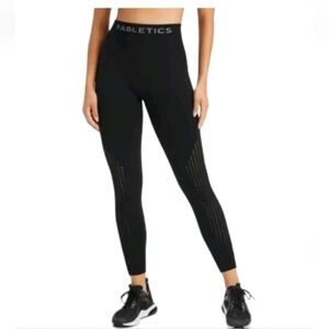 Fabletics Women's Black Sync Seamless High-Waisted 7/8 Leggings Size Small